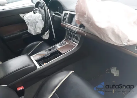 2015 Jaguar Xf 3.0 Portfolio/3.0 Sport из США, поврежденный, VIN SAJWJ0FF7F8U61565